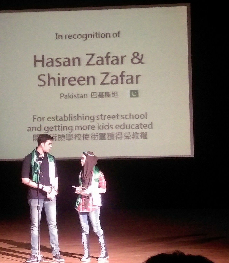 Shireen and Hasan Zafar while giving their thank-you speech.