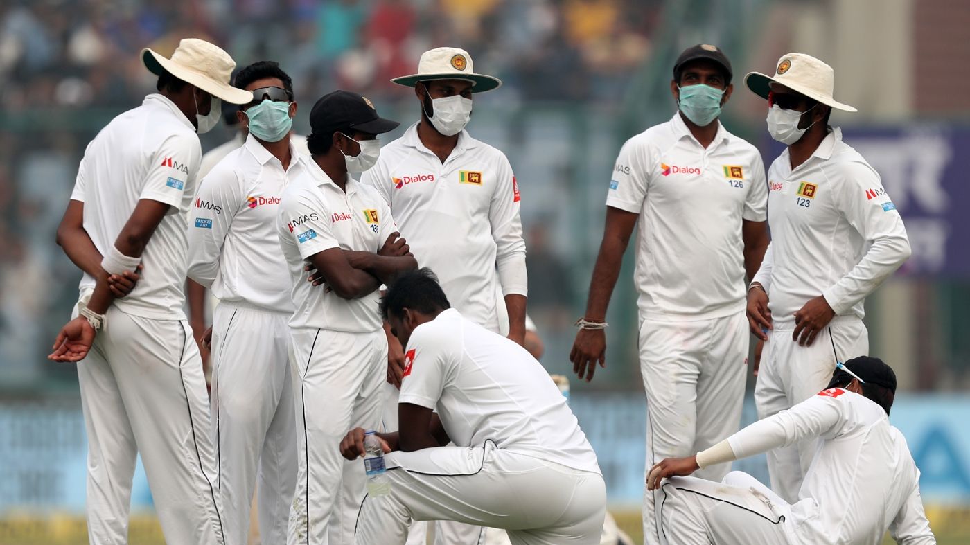 Sri Lankan team wearing face masks because of smog in Dehli