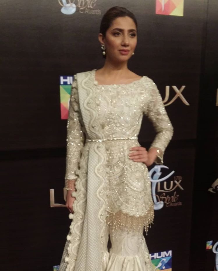 Mahira Khan lux style awards 2018 - Bolojawan.com