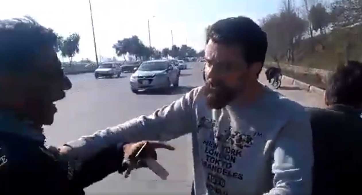 man pushing police constable islamabad
