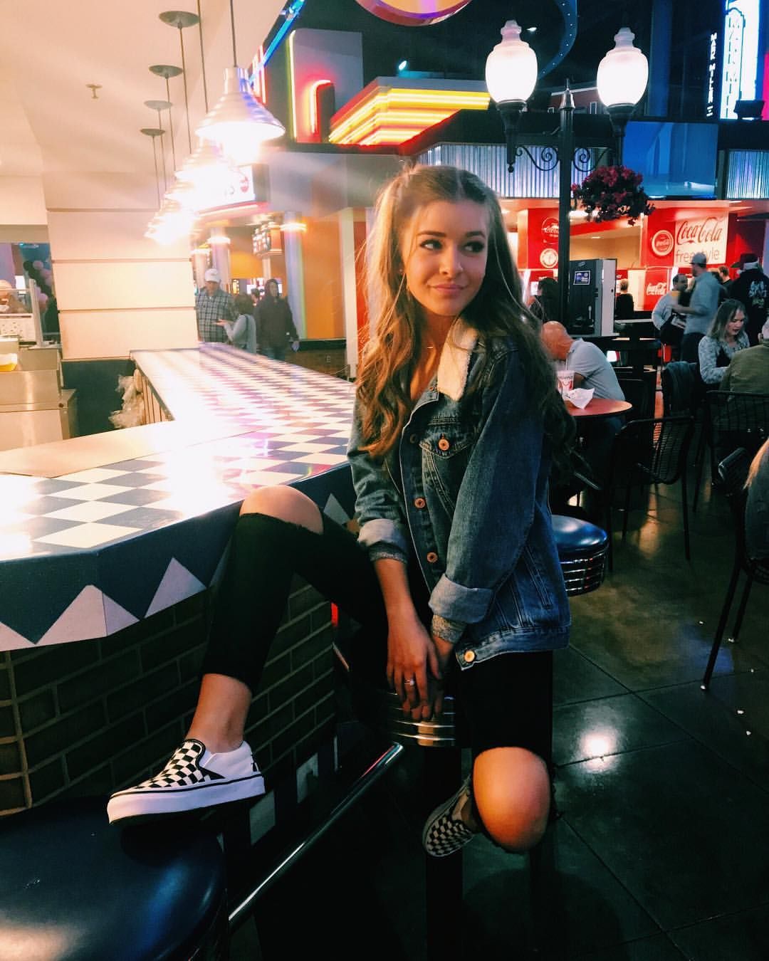 girl posing insta