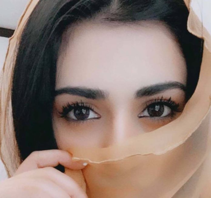 sarah khan pakistani actors eyes