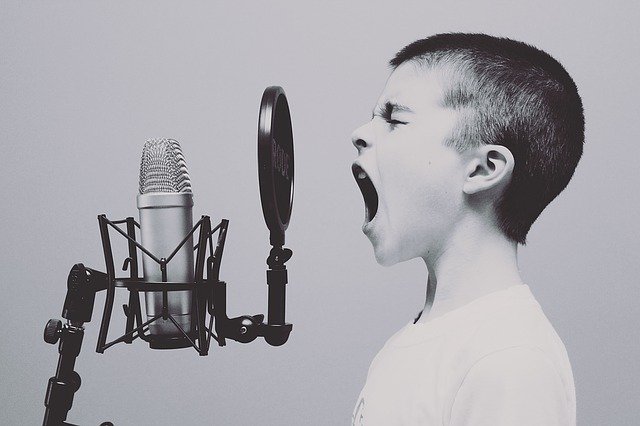 Kid Singing in Mic