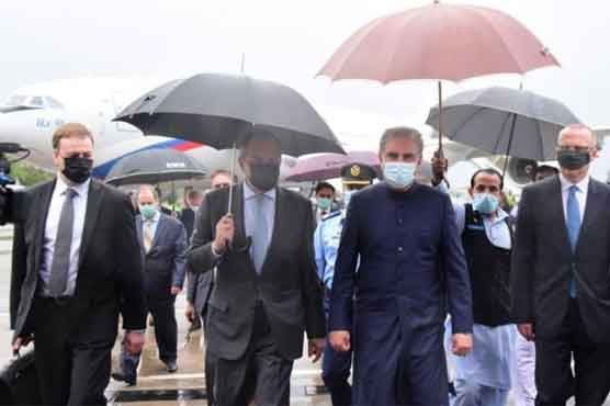 Shah Mahmood Qureshi umbrella