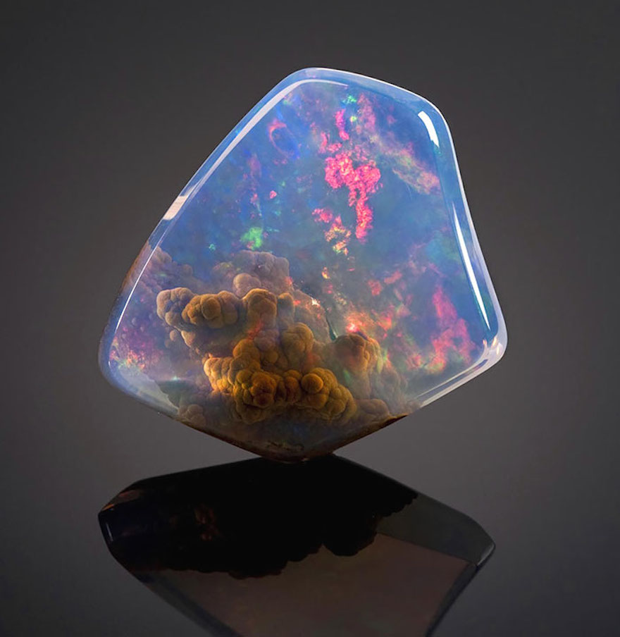 Luz Opal With Galaxy Inside