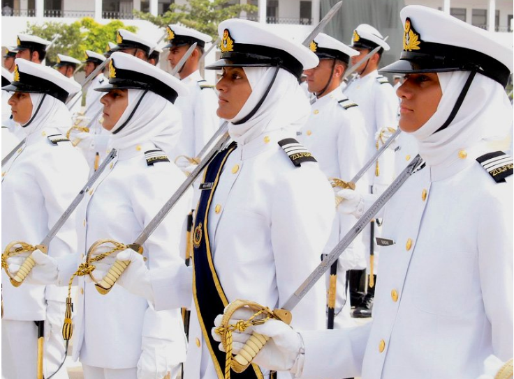 lady officers at pakistan naval academy