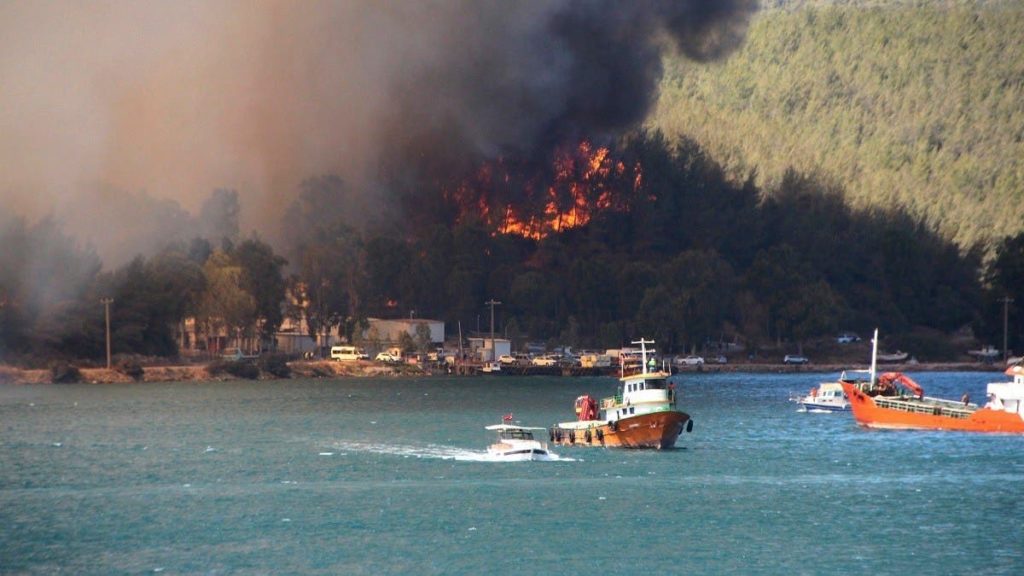 tourists evacuation