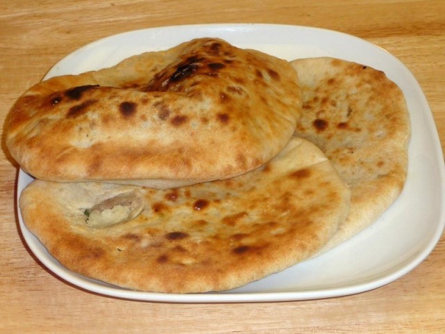 Aloo Matar Naan